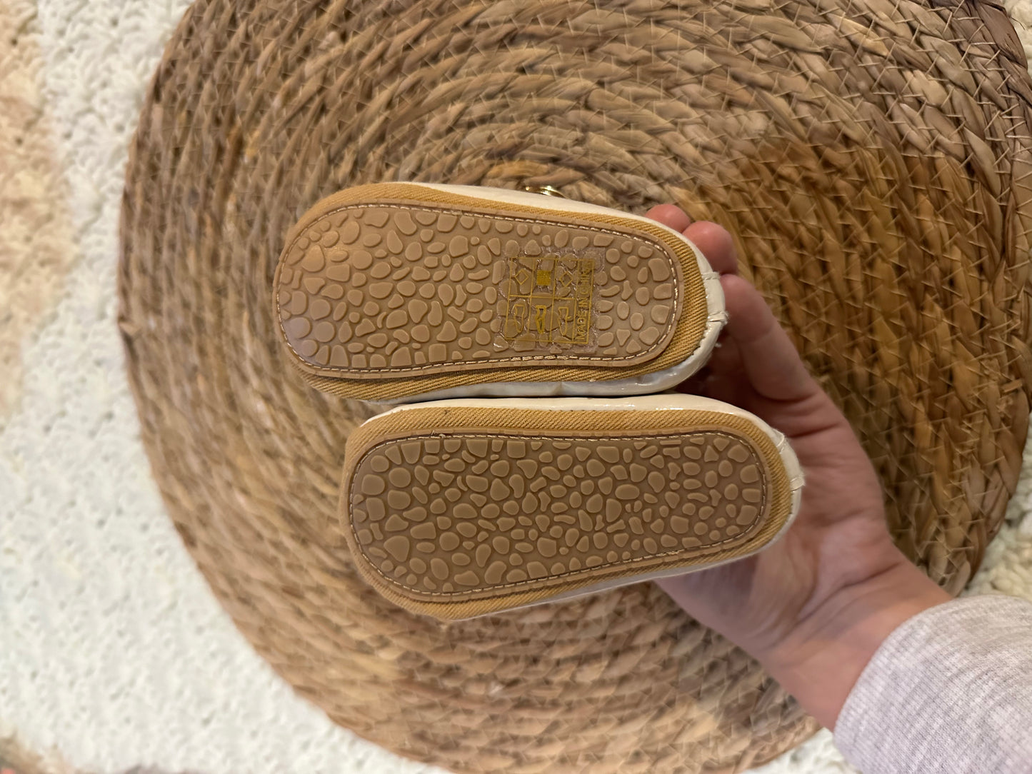 0/1 slide on sandals