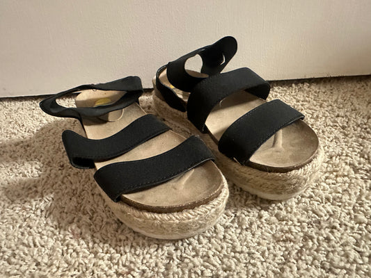 Size 7 black platform sandals