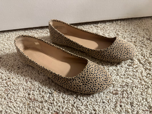 Size 7 leopard slides