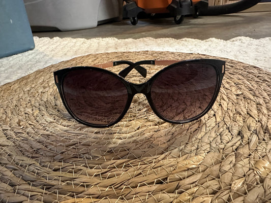 Black/gold sunglasses