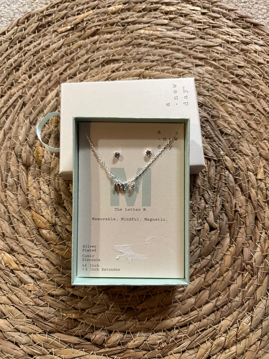 M necklace gift set