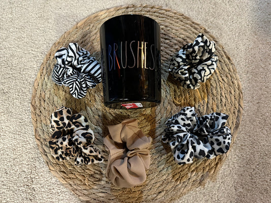 Brushes jar with scrunchies