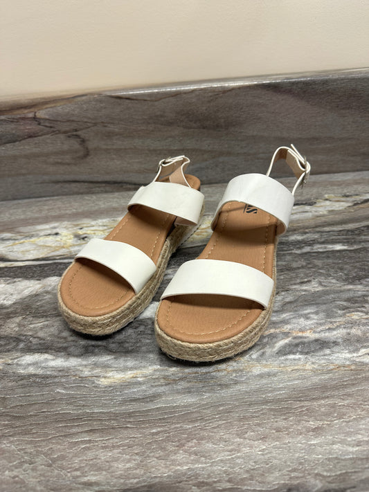 Size 6.5 white platform sandals