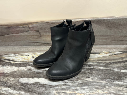 Size 6 black boots