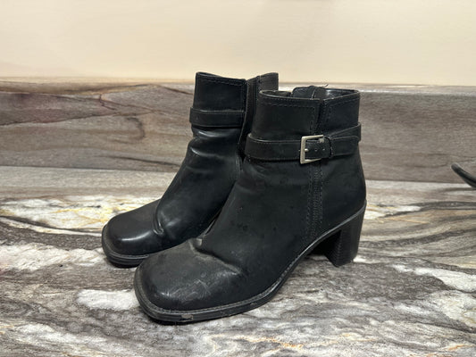 Size 7.5 black boots