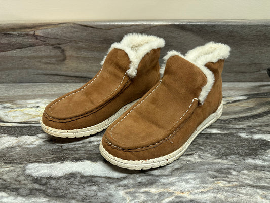 Size 7.5 slide on shoes