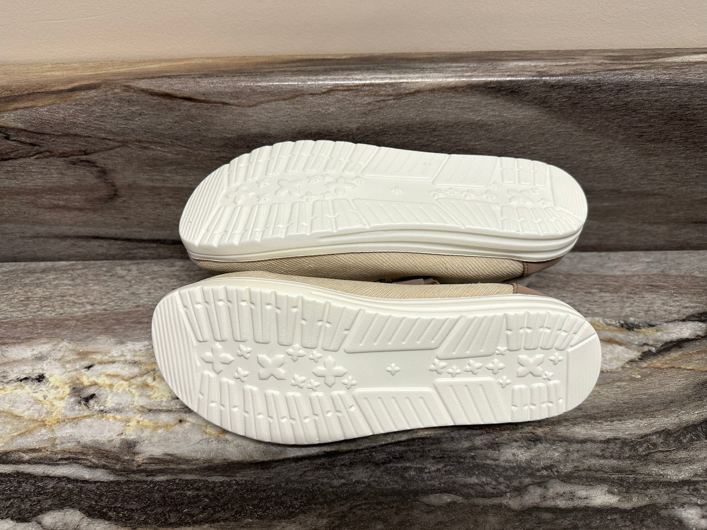 Size 7 slide on shoes